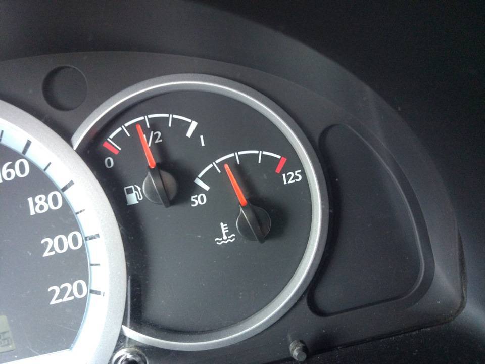 Прыгает стрелка температуры двигателя: почему так происходит и что делать водителю — auto-self.ru