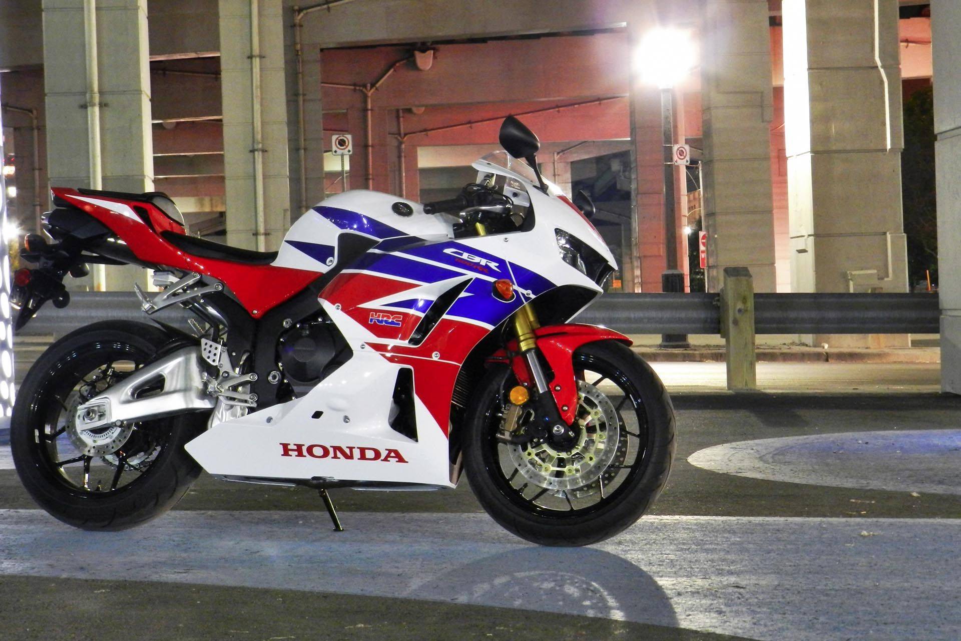 Мотоциклист Honda cbr600rr