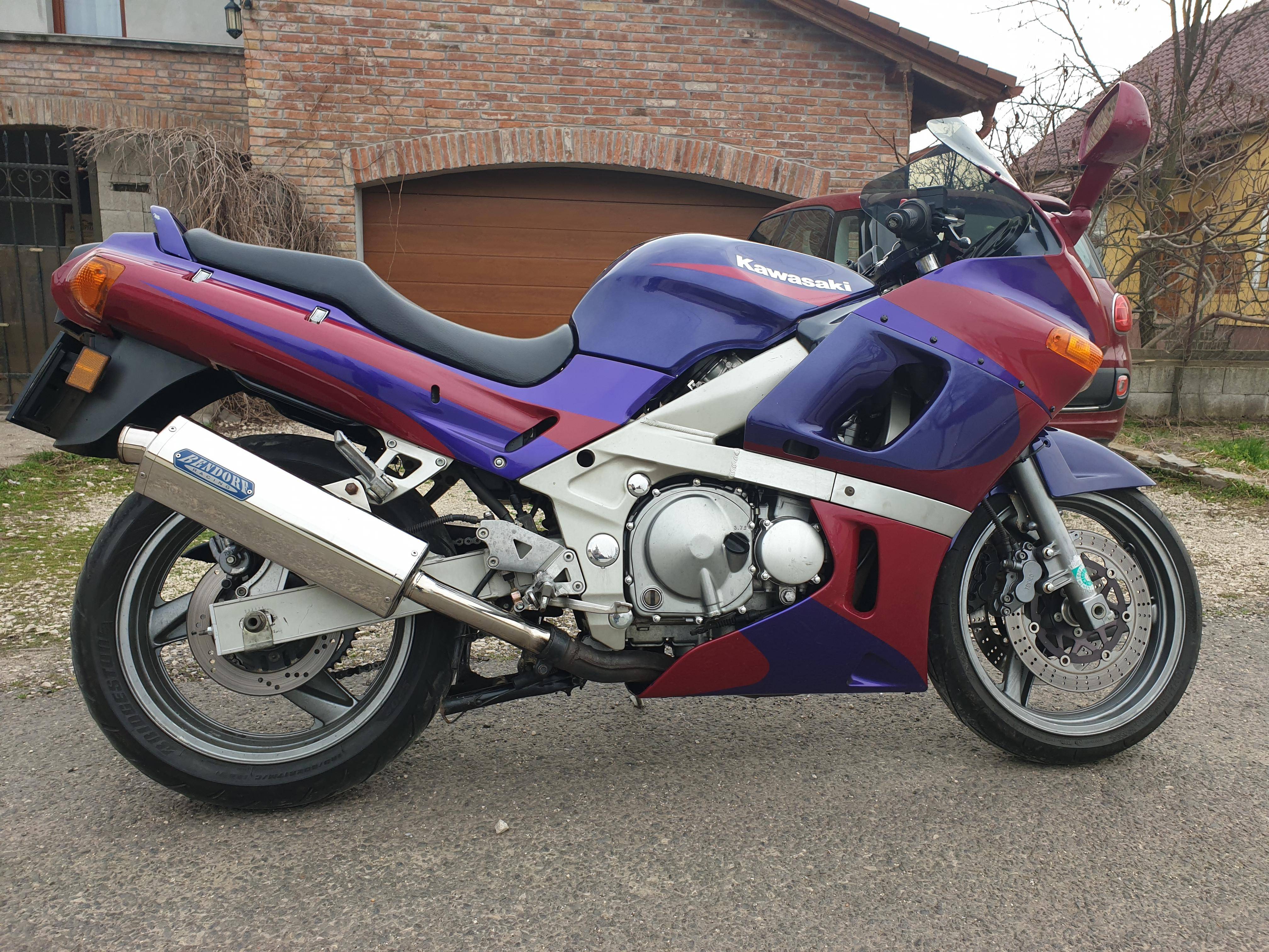 Kawasaki zzr400