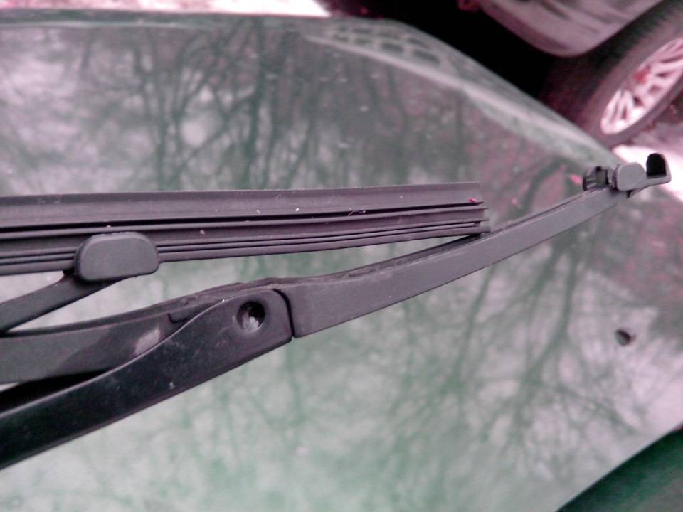 Как поменять стеклоочистители на своей машине