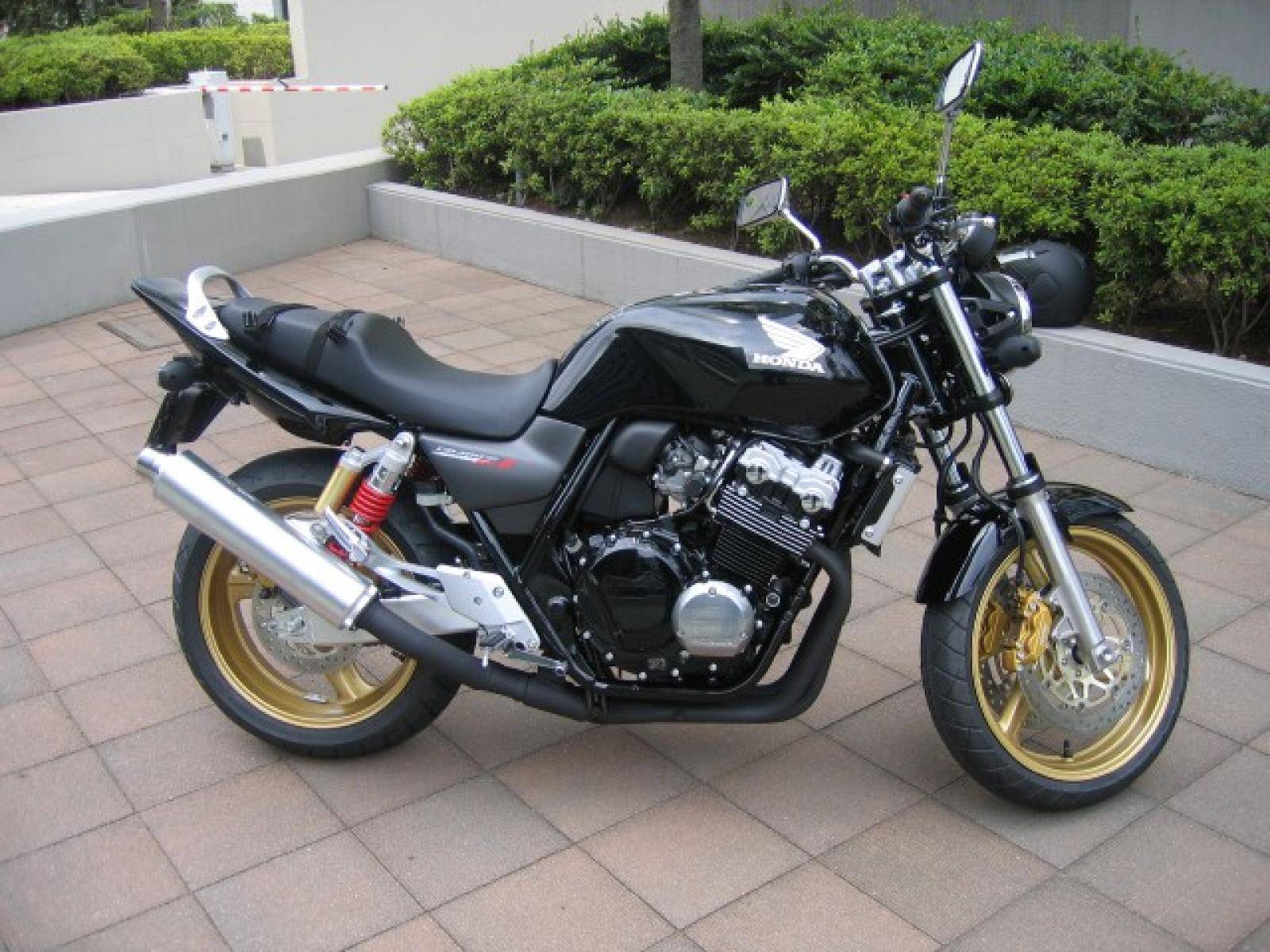 Легендарный мотоцикл honda cb 400 sf (super four)