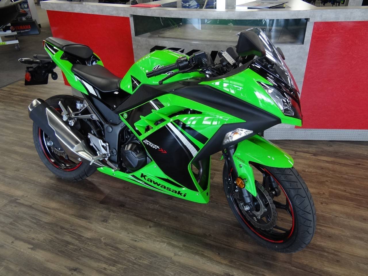 Kawasaki Ninja 300 стант