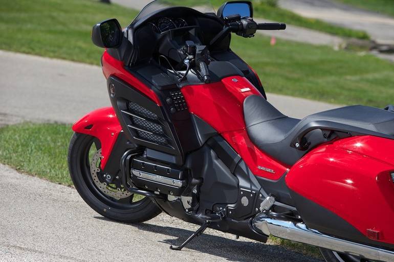 Rideapart review: honda gold wing f6b