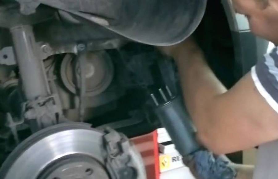 Замена топливного фильтра на дизельном двигателе рено дастер своими руками