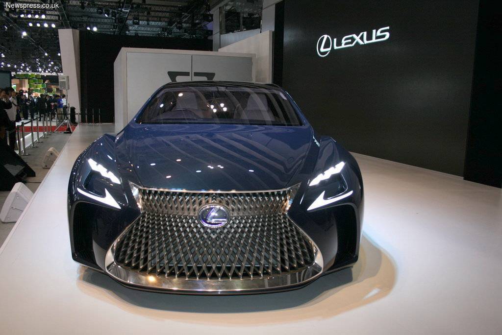Lexus «случайно» показал серийную версию нового кроссовера