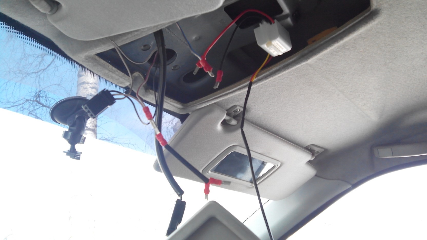 Подключение видеорегистратора в автомобиле без прикуривателя, как подключить регистратор без прикуривателя, одключить видеорегистратор к плафону освещения