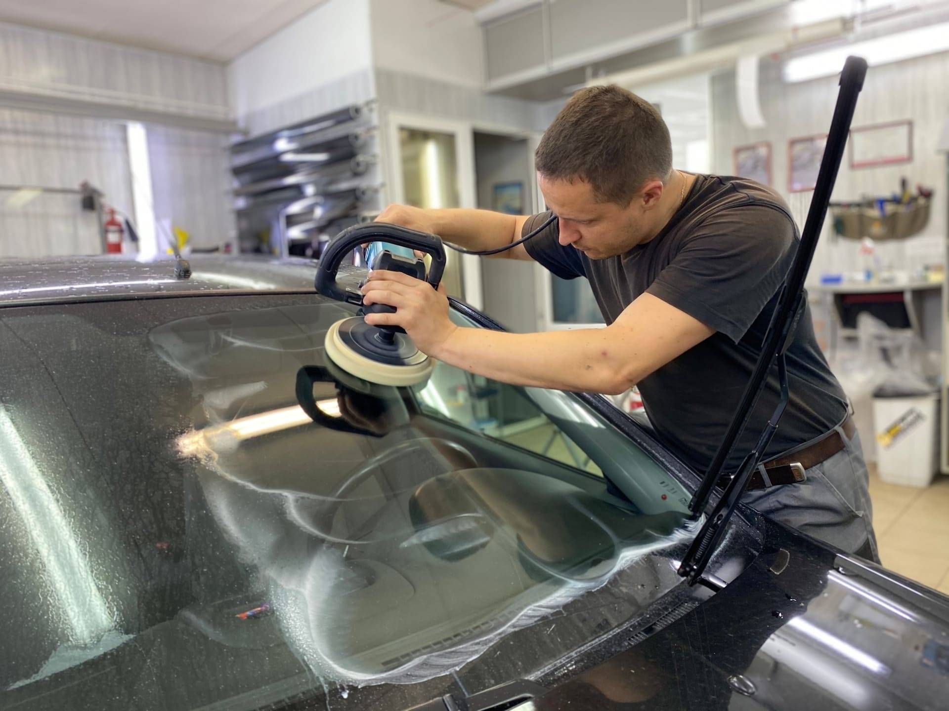 Как избавиться от царапин на лобовом стекле автомобиля своими руками | autostadt.su