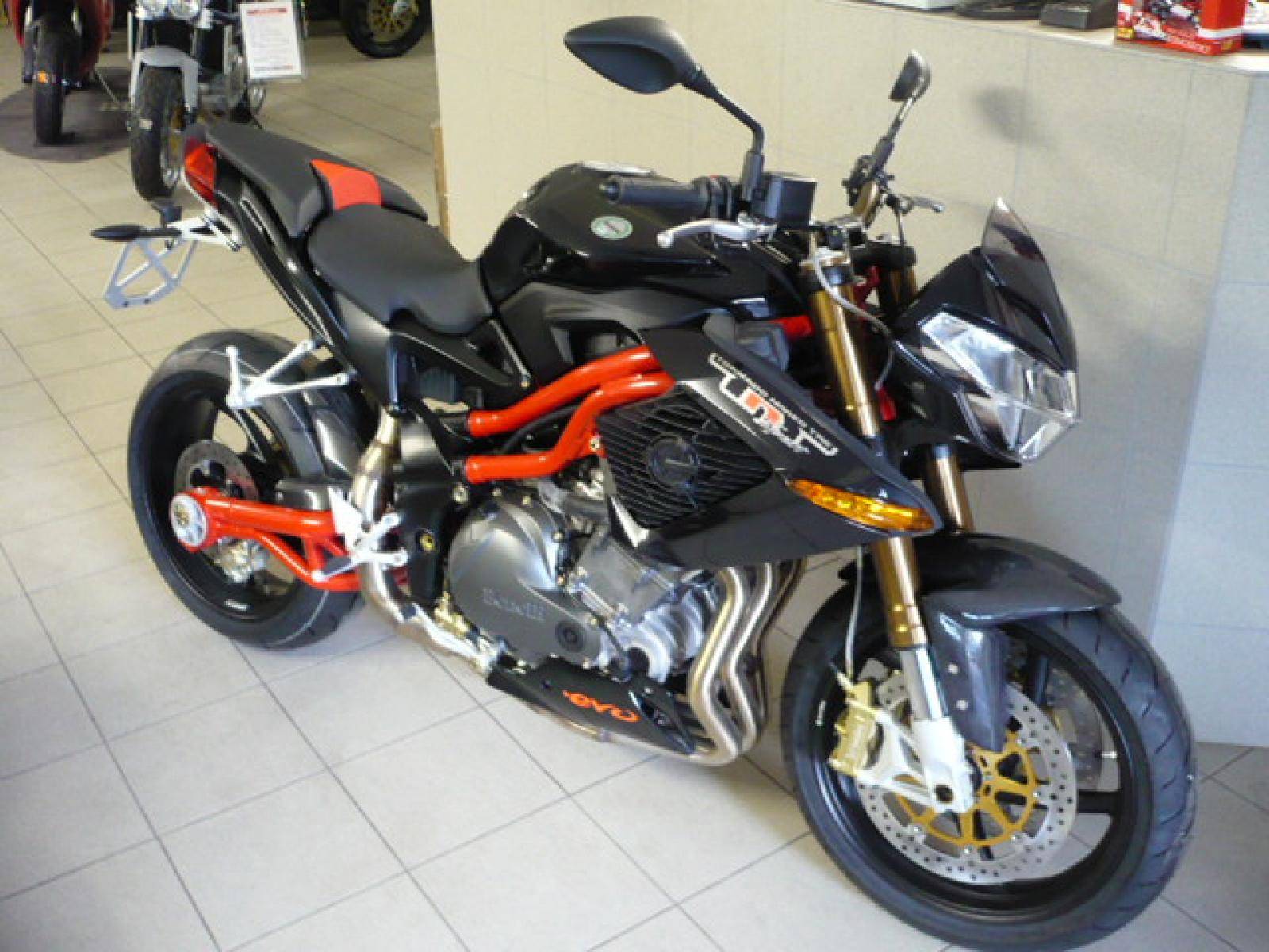 Motorrad vergleich benelli tnt 1130 2009 vs. yamaha mt-10 2016