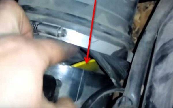 Как заменить вентилятор печки на Audi A6 С4
