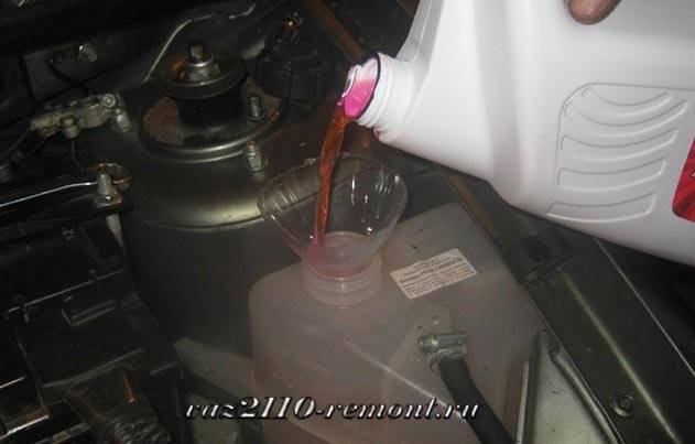 Какие жидкости и сколько масла заправляют в lada ваз 2110