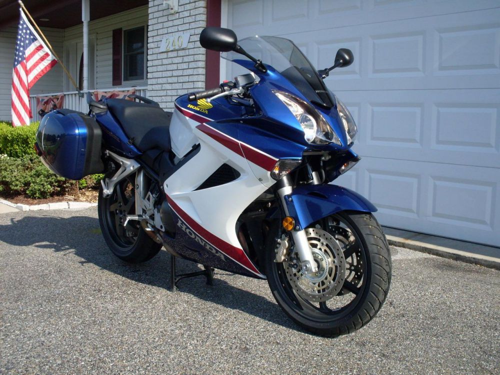 Honda vfr 800 - обзор, технические характеристики | mymot - каталог мотоциклов и все объявления об их продаже в одном месте