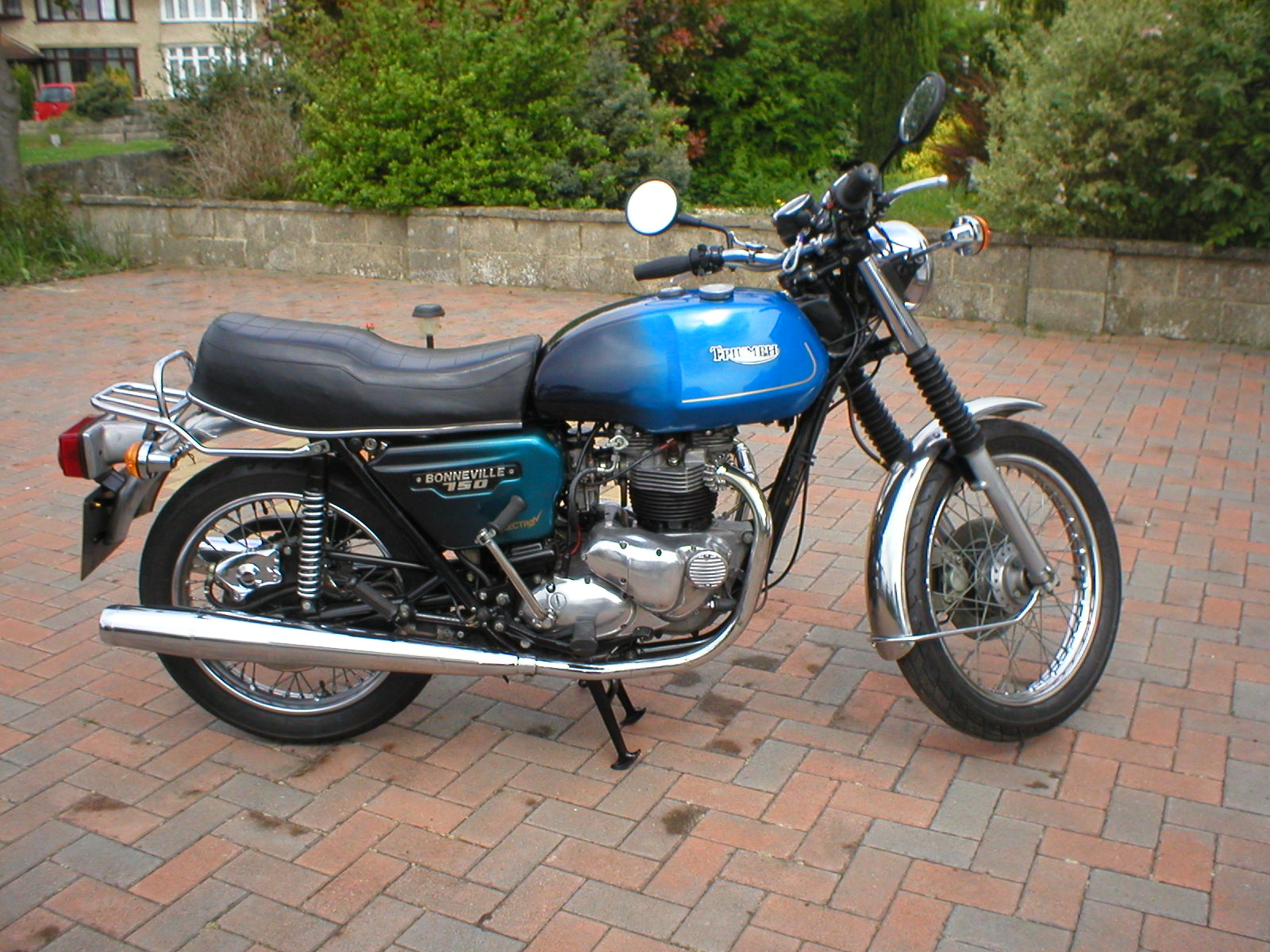 Triumph bonneville t100 black – тест