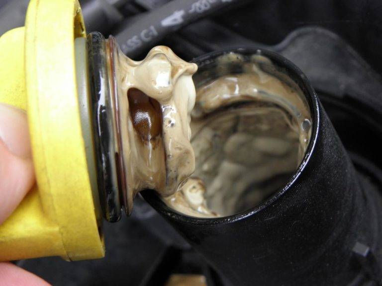 Почему пенится моторное масло – причины, последствия вспенивания