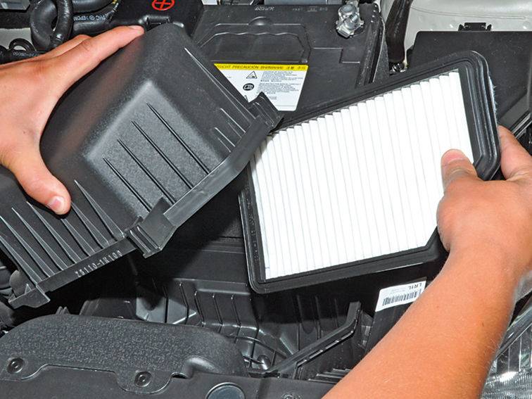 Как заменить воздушный фильтр двигателя вашего автомобиля?