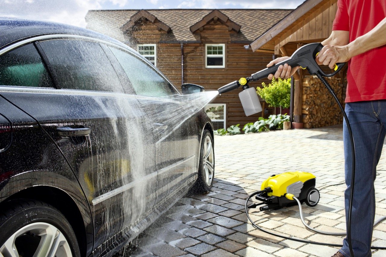 Чем лучше мыть машину вручную, как вытирать и не поцарапать - средства и способы