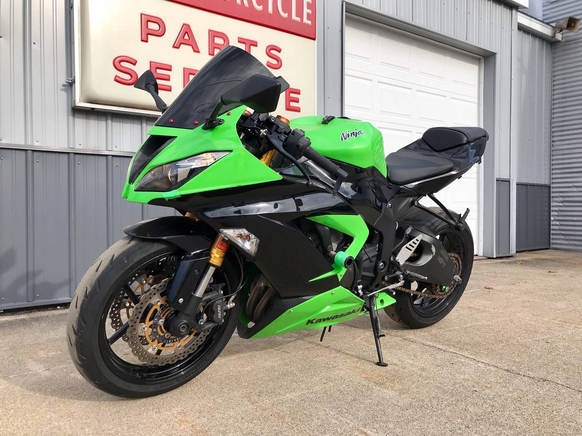 Кавасаки 2015 года. Kawasaki zx6r 636. Kawasaki zx6r 636 2014. Kawasaki Ninja ZX-6r. Kawasaki Ninja zx6r 2012.