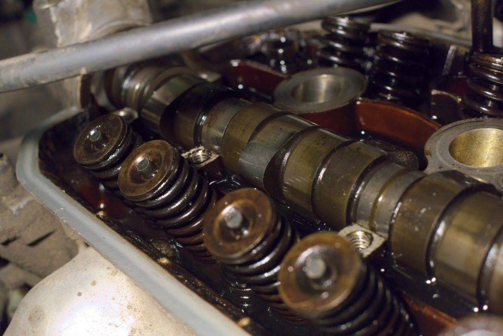 Промывка двигателя при замене масла: нужно ли промывать двигатель при замене масла, промывочное масло для двигателя - vestaz.ru
