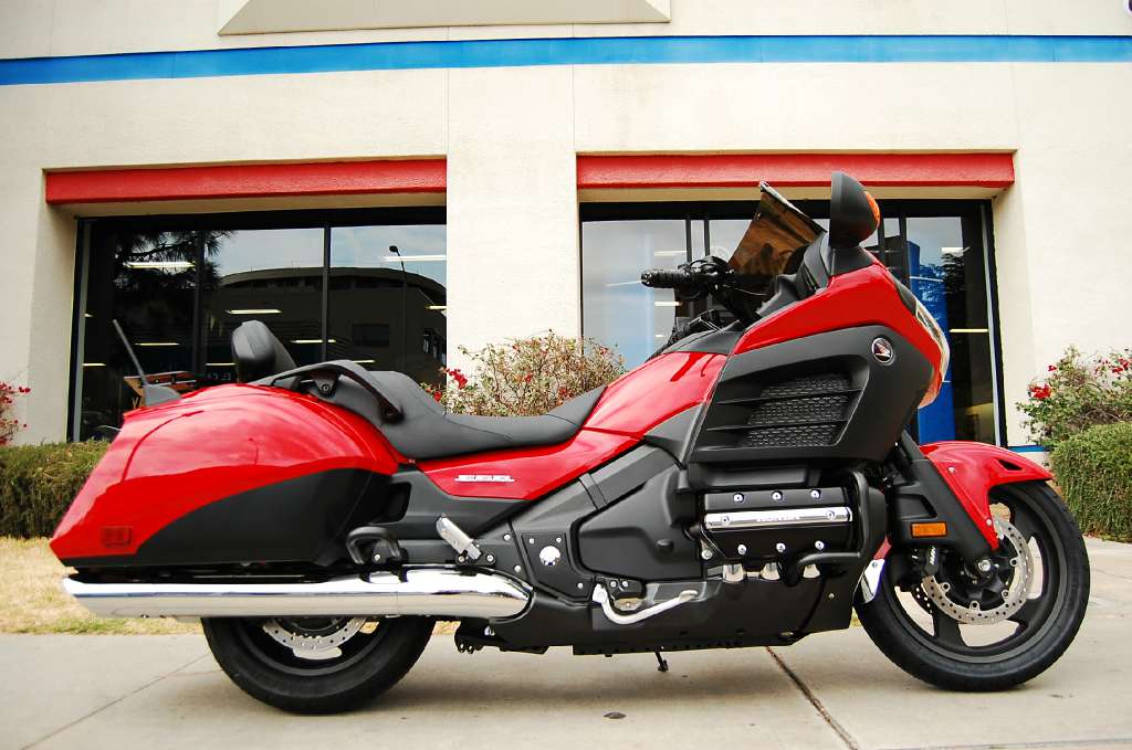 Bmw k 1600 grand america против honda gl 1800 gold wing