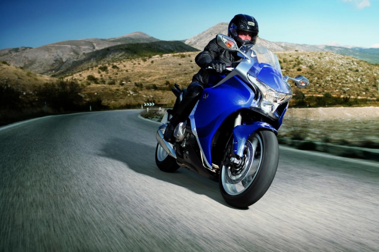 Видео honda vfr1200: тест драйв