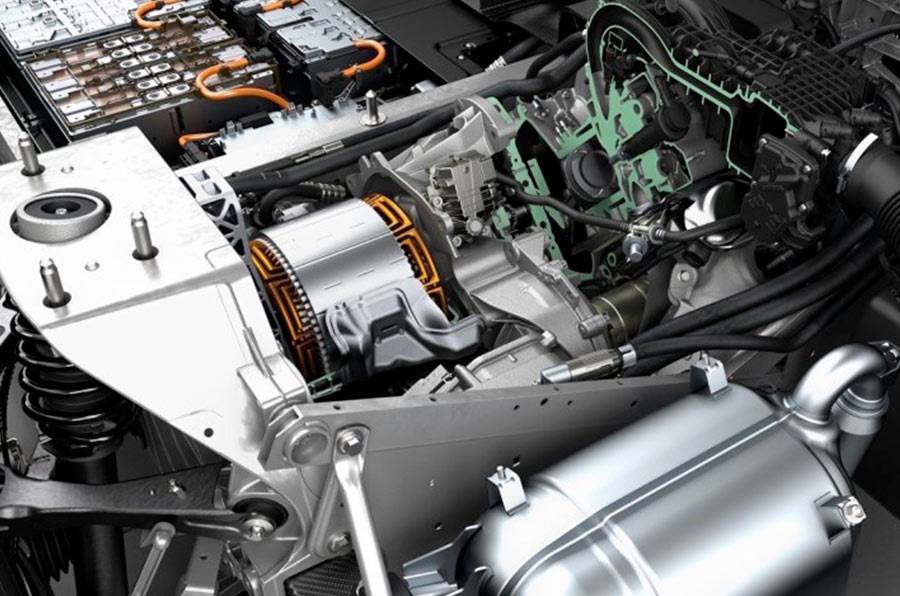Jaguar полностью отказывается от бензиновых двигателей