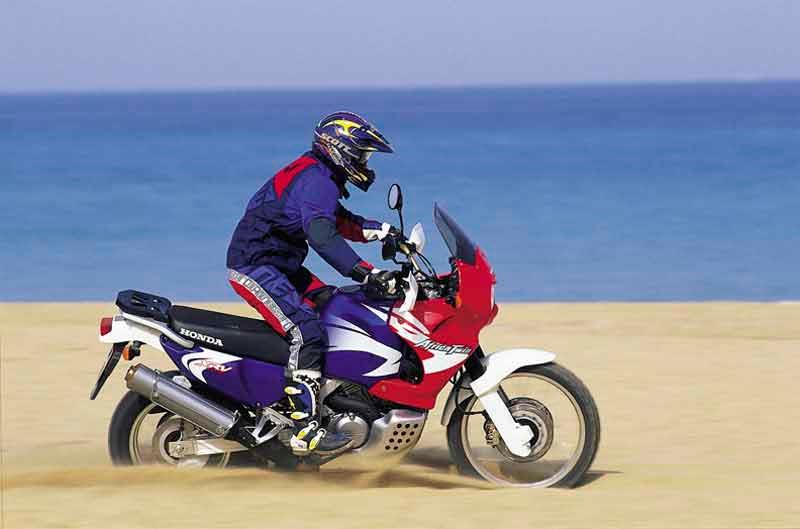 Honda xrv 750 africa twin - обзор, технические характеристики | mymot - каталог мотоциклов и все объявления об их продаже в одном месте