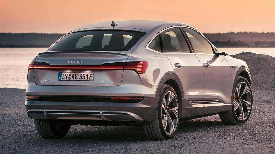 Audi показала новый e-tron sportback