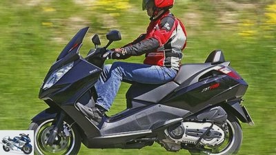 Маленький, не амбициозный, к тому же на двух колесах… но peugeot!!!