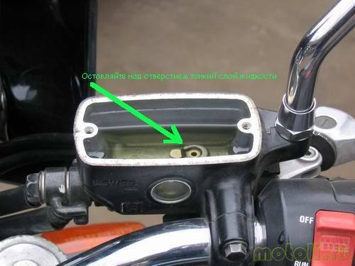 Замена тормозной жидкости мотоцикла на примере honda cb600 hornet. - легкое дело
