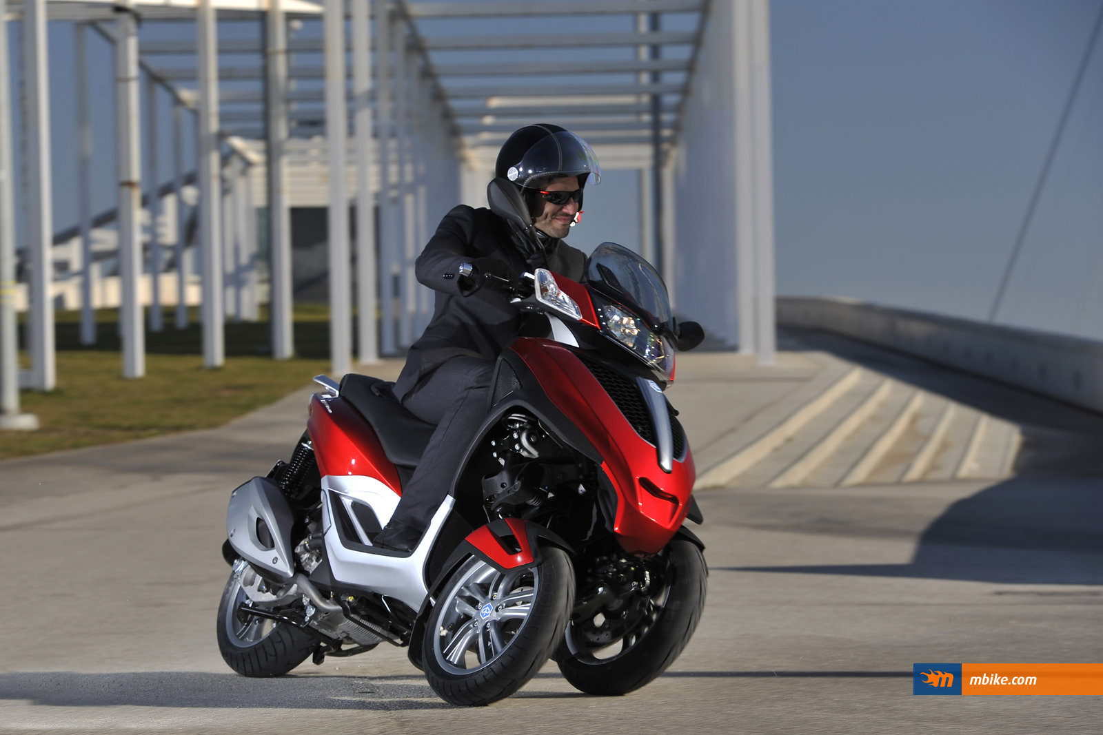 Piaggio mp3 300 (2022 - on) review