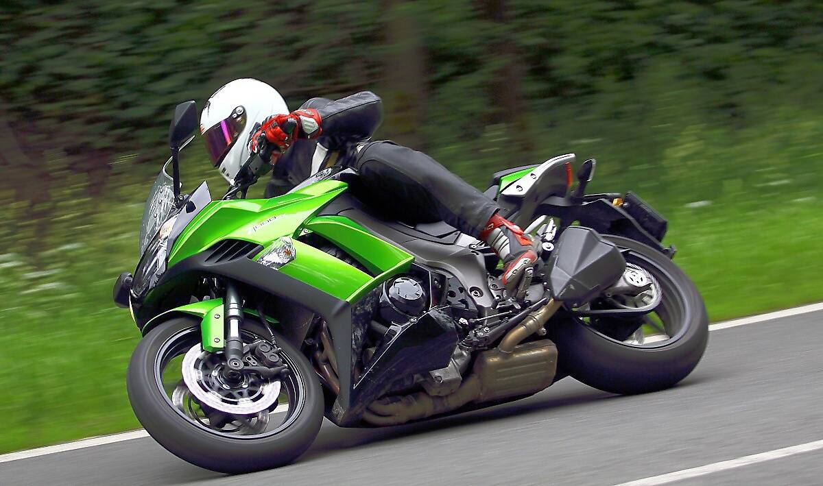 Электромотоцикл kawasaki z1000 sr с запасом до 180 км: обзор, характеристики и возможности