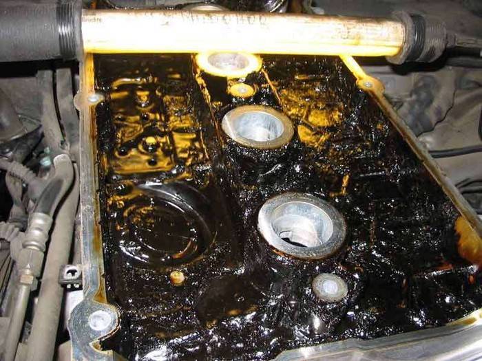 Что делать, если масло уходит из двигателя автомобиля?