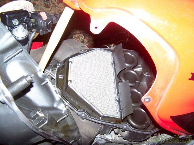 Как заменить воздушный фильтр и свечи на Honda CBR 600 F4i