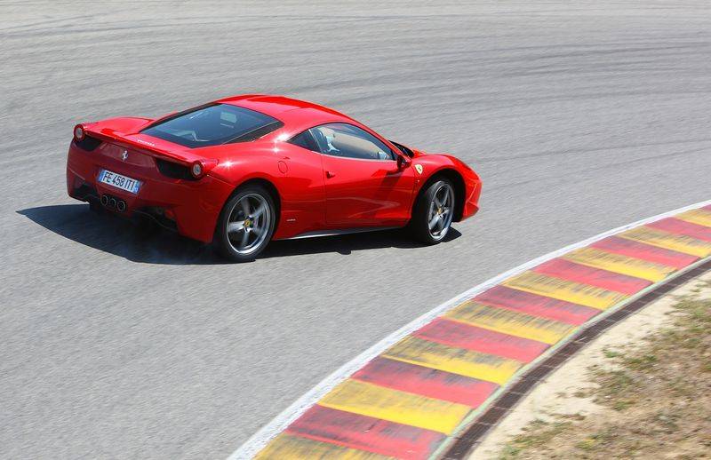 Ferrari 458 italia получил эксклюзивную версию в честь автогонщика ники лауды
