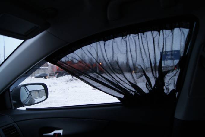Штраф за шторки на передних стеклах в 2018 году: разрешены ли автошторки на боковые окна