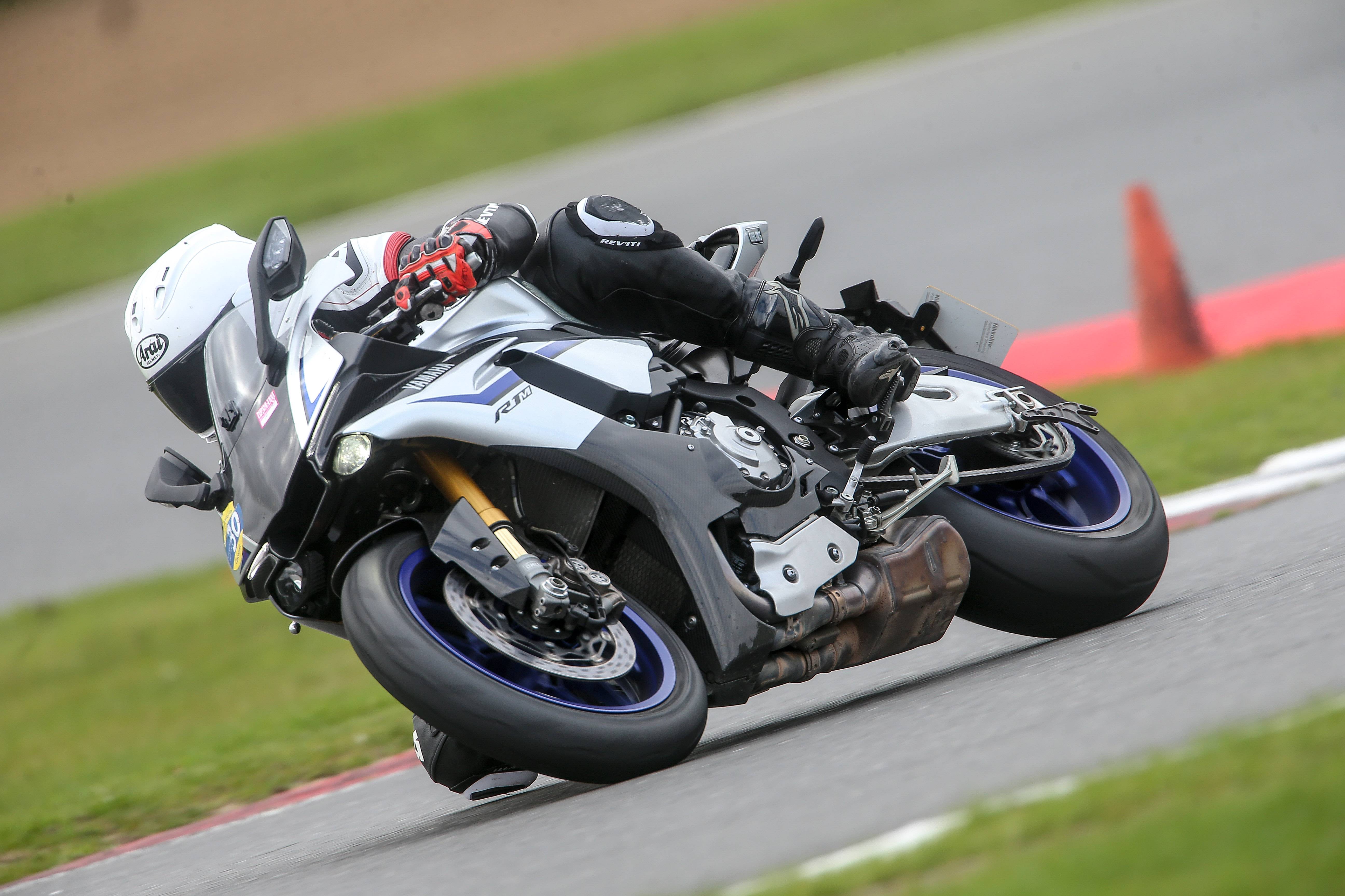 Мотоцикл yamaha yzf r1