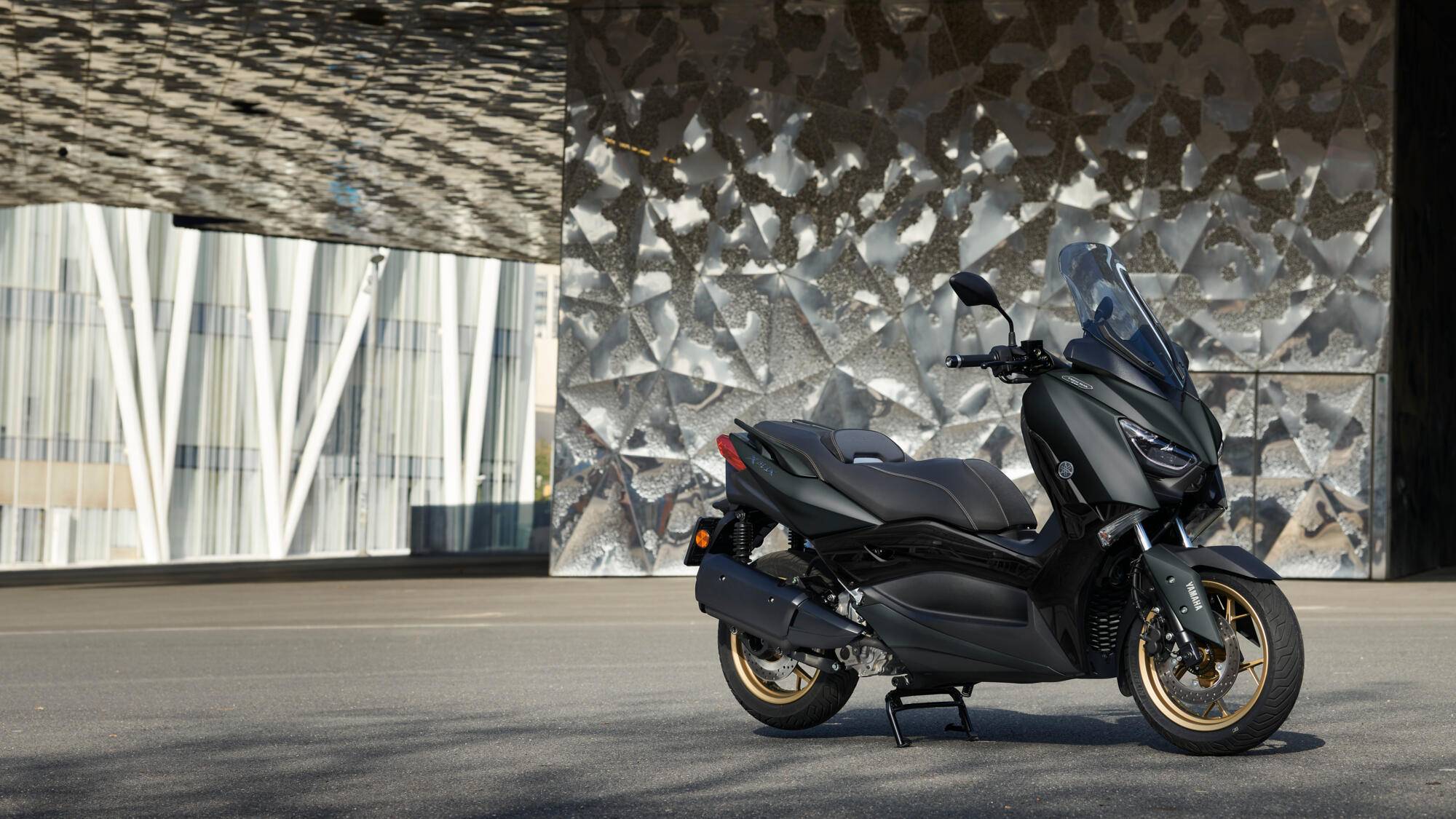 Скутер Yamaha X-MAX 300 – «злой» и экономичный