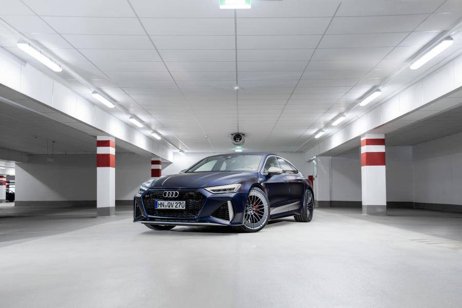 Audi представила рестайлинговую версию спорткроссовера sq2