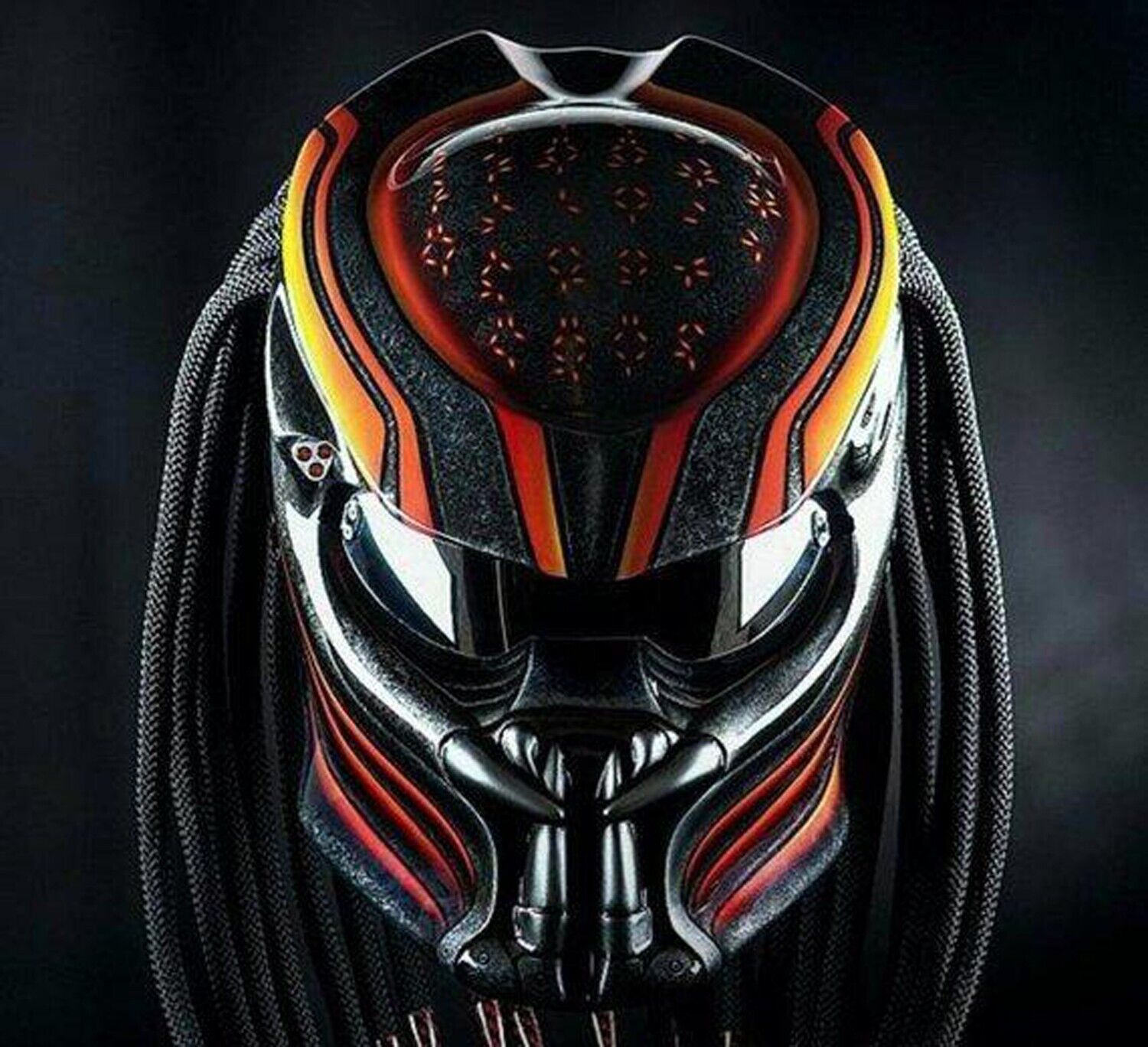 Эффектный шлем для мотоциклиста — мотошлем «хищник»