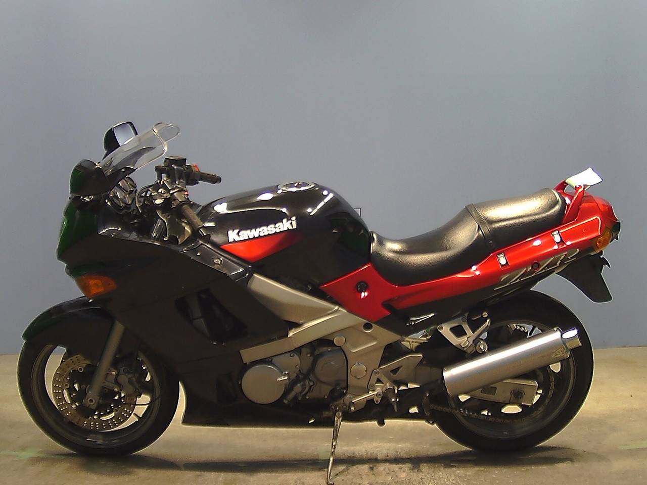 Zzr 400 характеристики. Kawasaki ZZR 400. Kawasaki ZZR 400 2. Кавасаки ZZR 400. Мотоцикл Kawasaki ZZR 400.