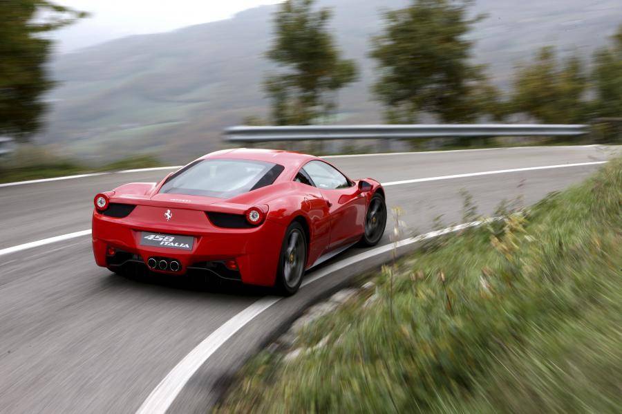 Ferrari 458 italia сменила название и получила турбомотор