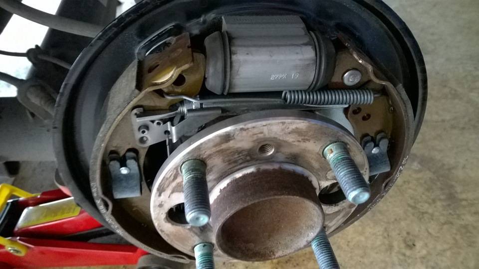 Замена задних колодок форд фокус 2 с дисковыми и барабанными тормозами