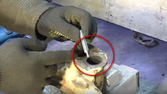 Как вытащить сломанную шпильку из блока двигателя? - регулировка узлов автомобиля
