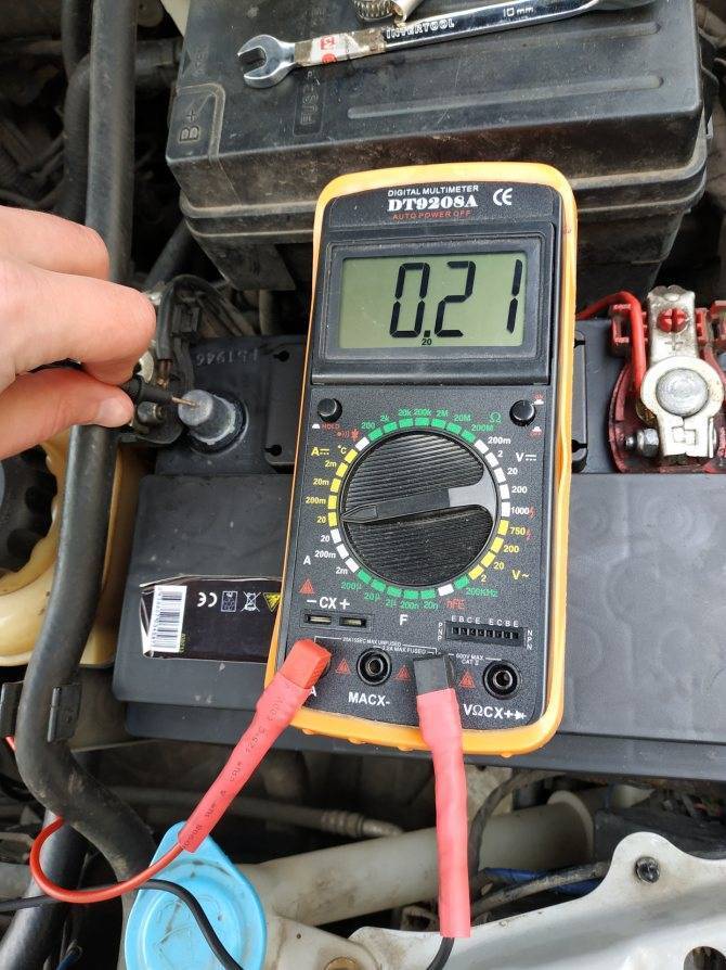 Напряжение аккумулятора автомобиля – как провести измерения и судить по ним о состоянии батареи