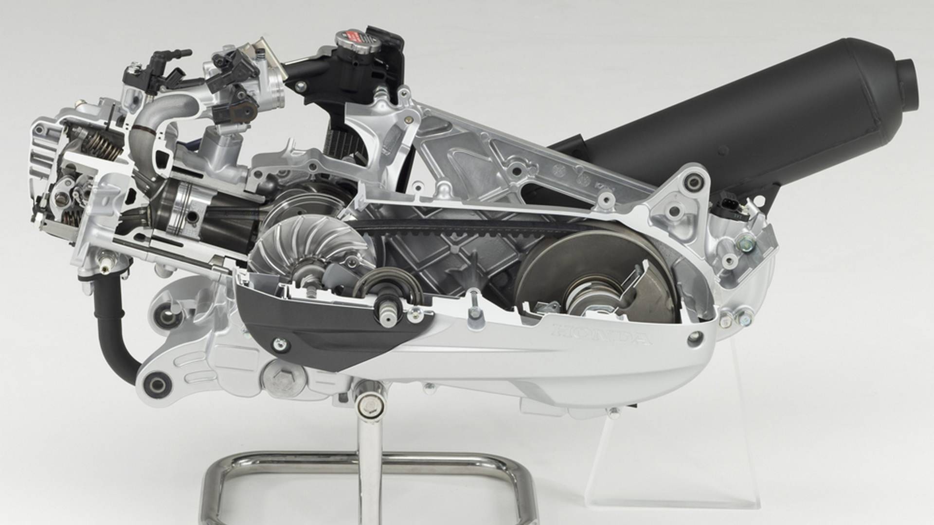 Какой двигатель установлен на скутере — основные типы по производителям