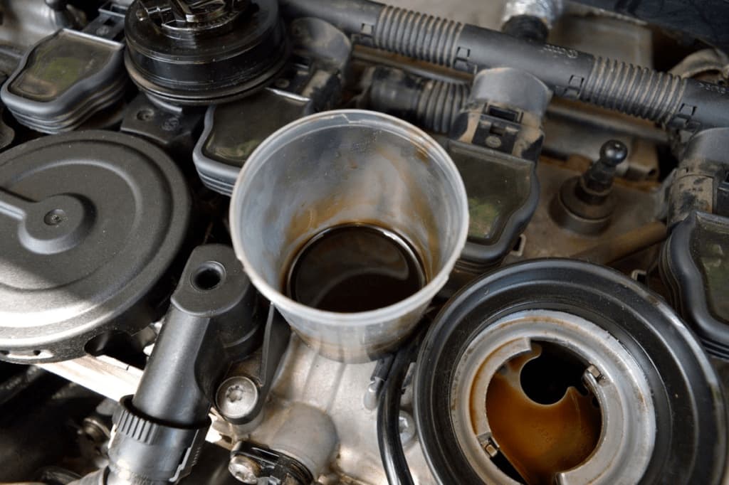 Промывка двигателя при замене масла: нужно ли промывать перед сменой смазки и зачем, как правильно это делать и чем лучше промыть
