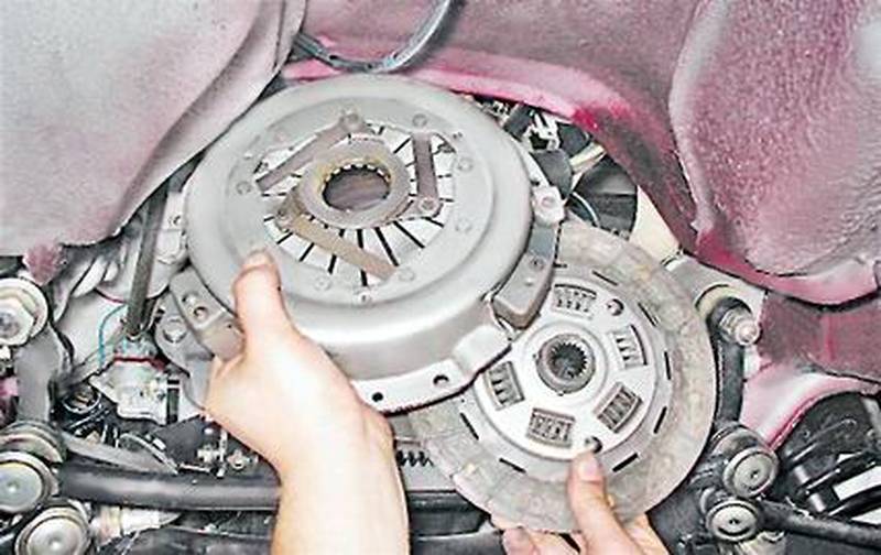 Как поменять диск сцепления в автомобиле