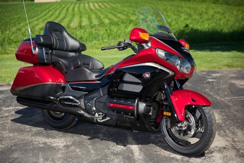 Honda gl1800. Honda Gold Wing 2015. Хонда Gold Wing 2015. Honda Gold Wing Black. Honda Gold Wing черный.