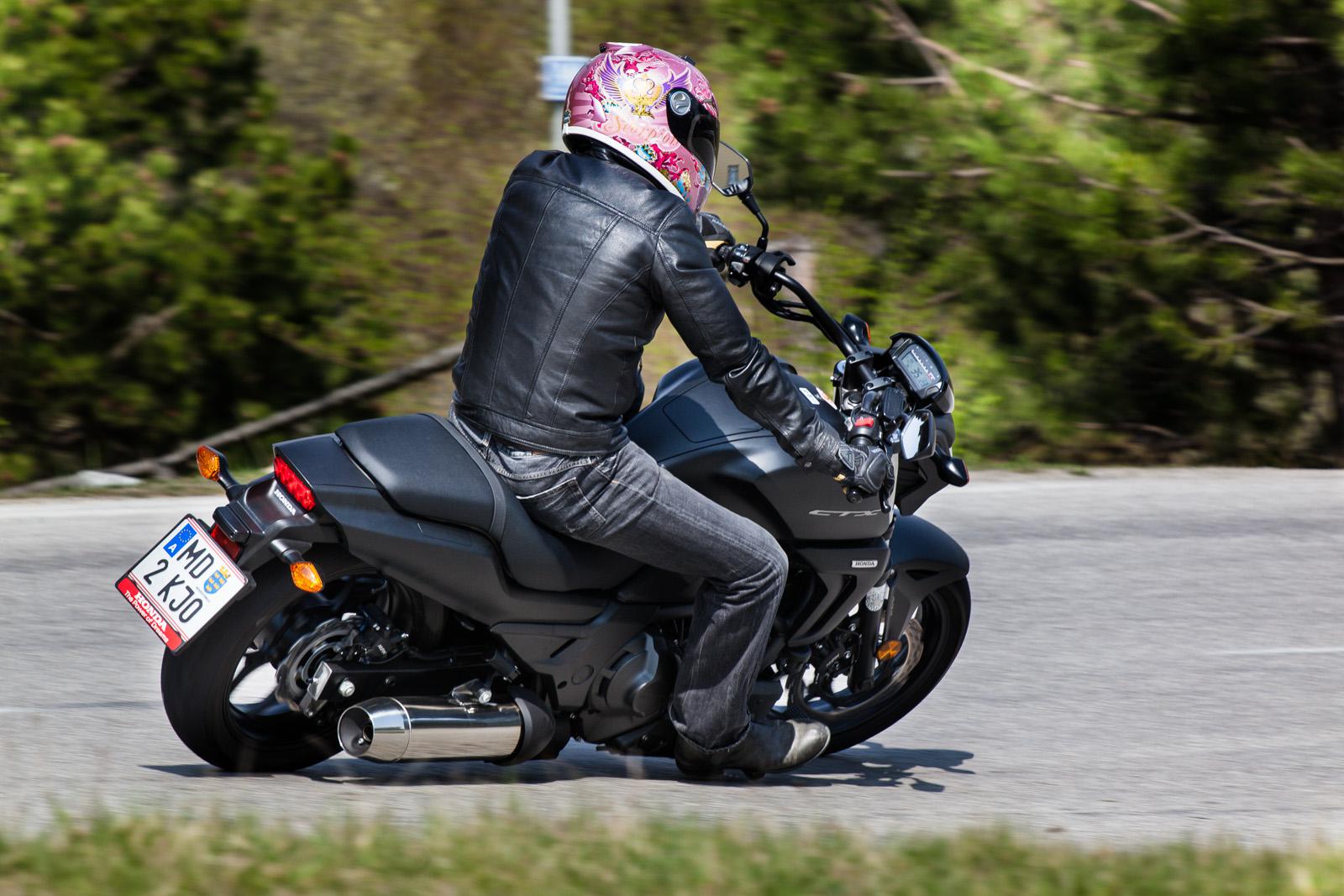 Тест-драйв мотоцикла honda ctx1300 от журналов "популярные моторы" и "5 колесо".
