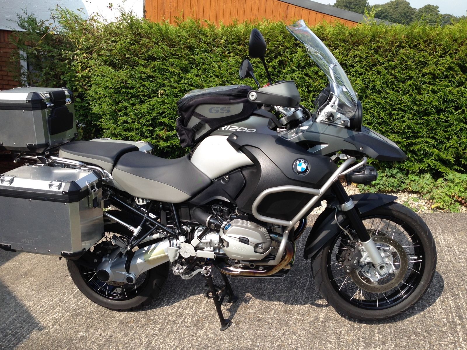 Bmw r1200gs и bmw r1200gs adventure отличия