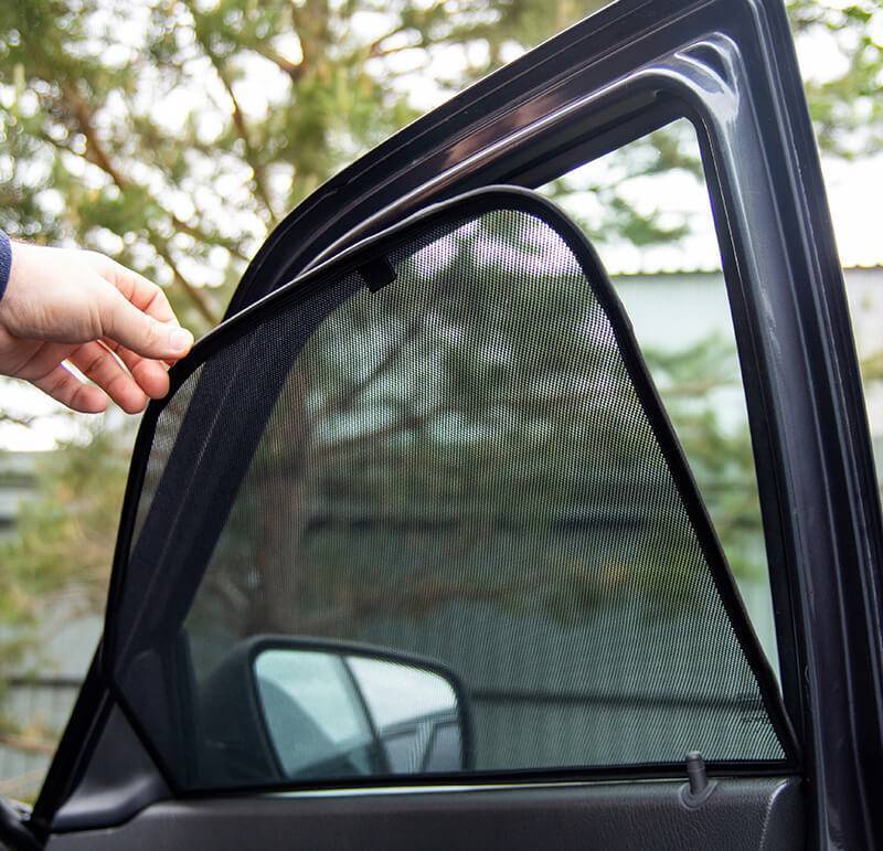 Штраф за шторки на передних стеклах в 2018 году: разрешены ли автошторки на боковые окна